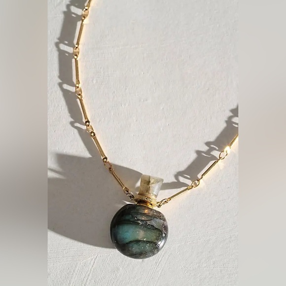 Danielle Gerber Jewelry - DANILLE GERBER - Potion in a bottle - raindrop size labradorite
